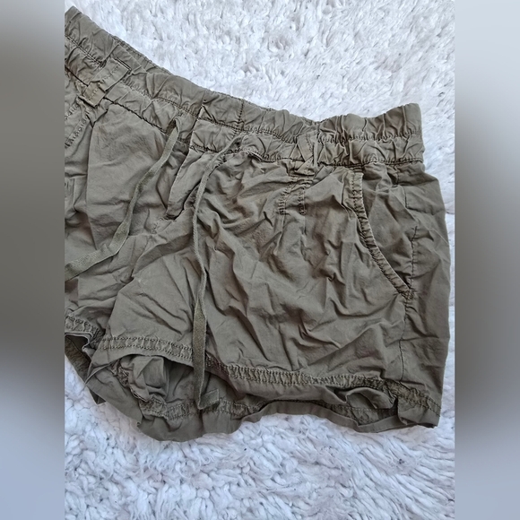 Gap Olive Green Women's Shorts - Picture 4 of 7